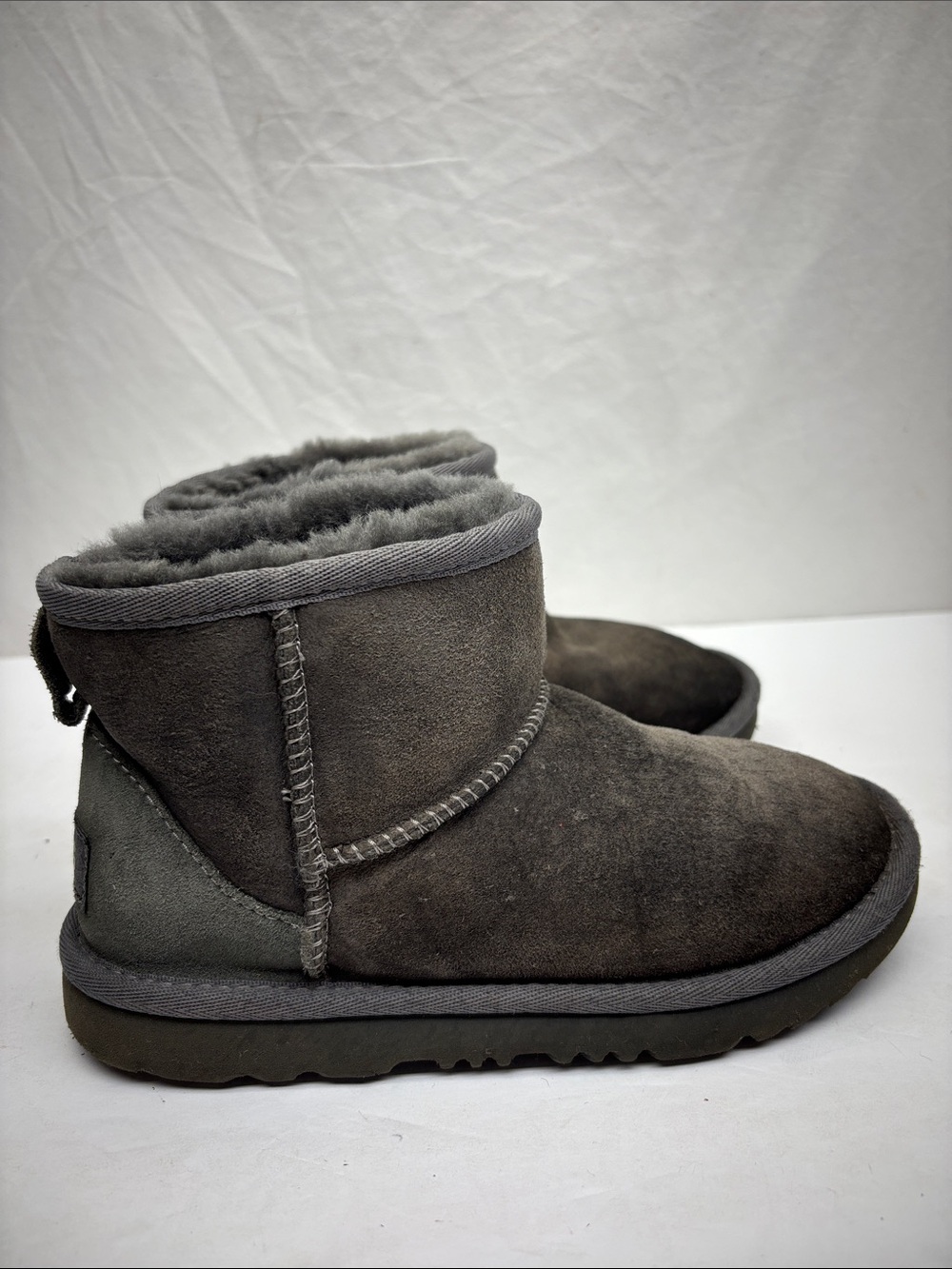 UGG Classic mini short boots, size 2 little girl, box 89